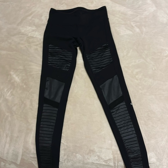 ALO Yoga Pants - Alo yoga moto leggings